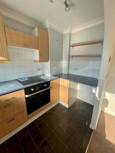 1 Bedroom Flat To Rent In Crombie Close, Cowplain, Waterlooville, PO8