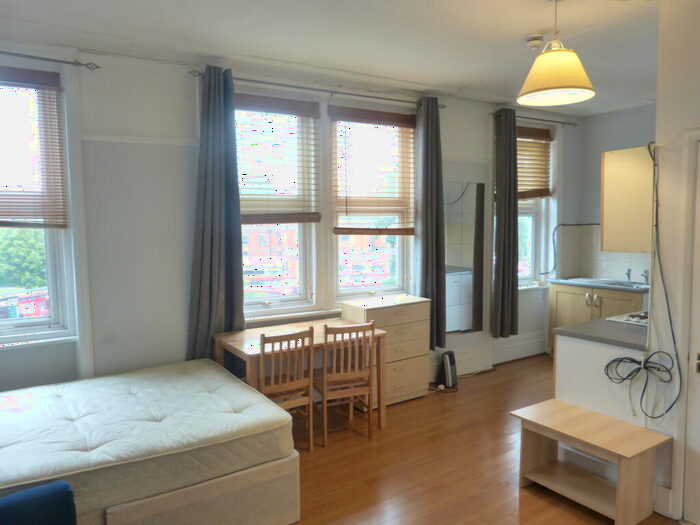 Studio To Rent In North End Road, London, NW11