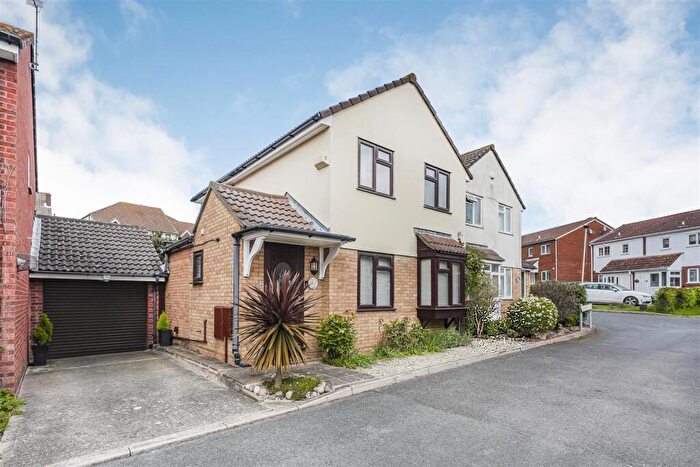 3 Bedroom Detached House For Sale In Conference Close, North Chingford, E4