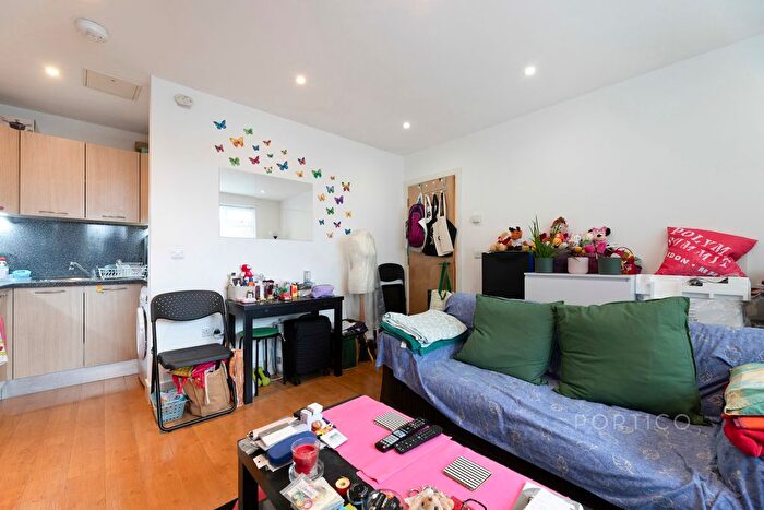 1 Bedroom Flat To Rent In Raglan Road, London, E17