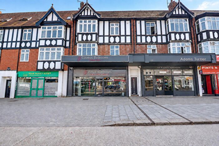 2 Bedroom Flat For Sale In London Road, Leigh-on-Sea, Essex, SS9