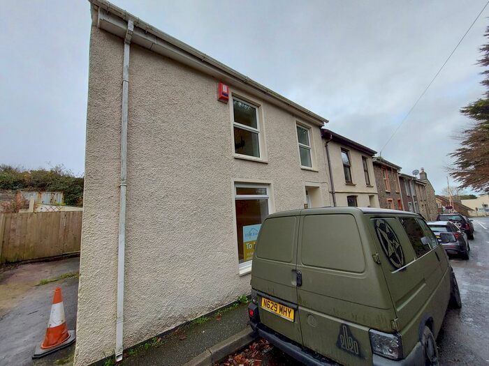 3 Bedroom End Of Terrace House To Rent In Stray Park Road, Camborne, Cornwall TR14
