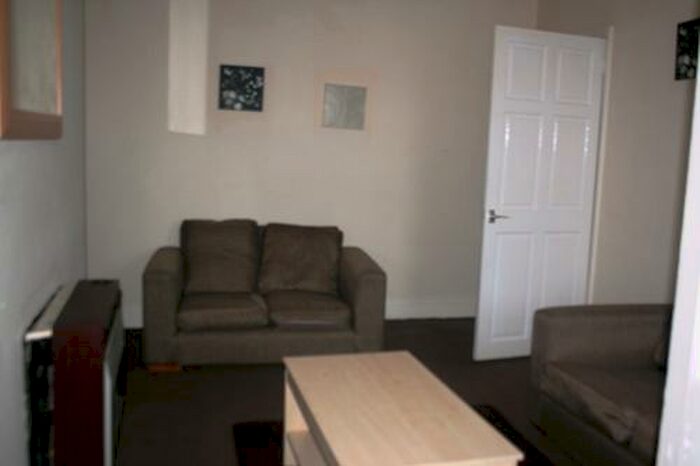 2 Bedroom Flat To Rent In Chillingham Road, Heaton, Newcastle Upon Tyne, NE6