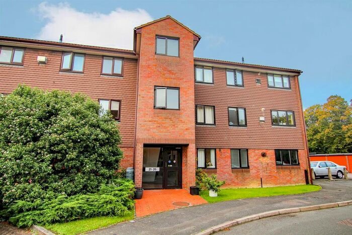 2 Bedroom Flat To Rent In Broadwater, Berkhamsted, Hertfordshire, HP4