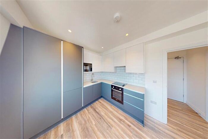 1 Bedroom Apartment To Rent In High Road, South Woodford, E18