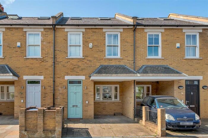 2 Bedroom Property To Rent In Hawthorn Grove, Enfield, EN2