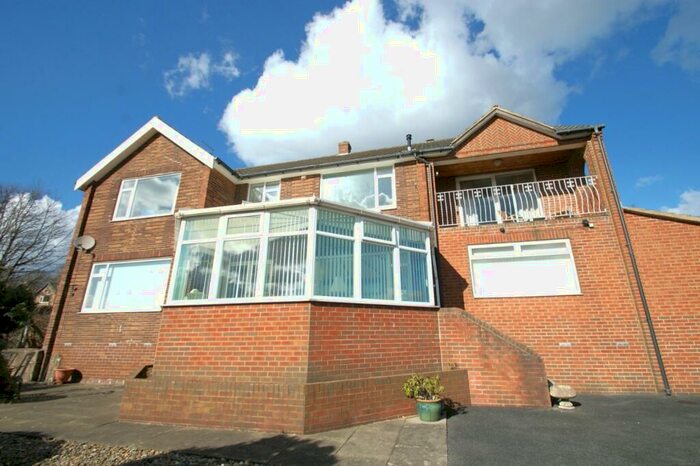 3 Bedroom Flat To Rent In Hough Top, Bramley, West Yorkshire, Uk, LS13