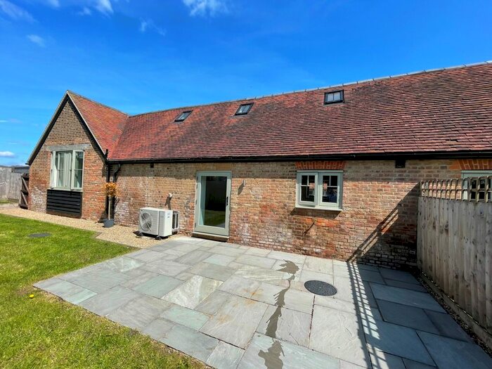 2 Bedroom Detached House For Sale In Whipsnade, Dunstable, Bedfordshire, LU6