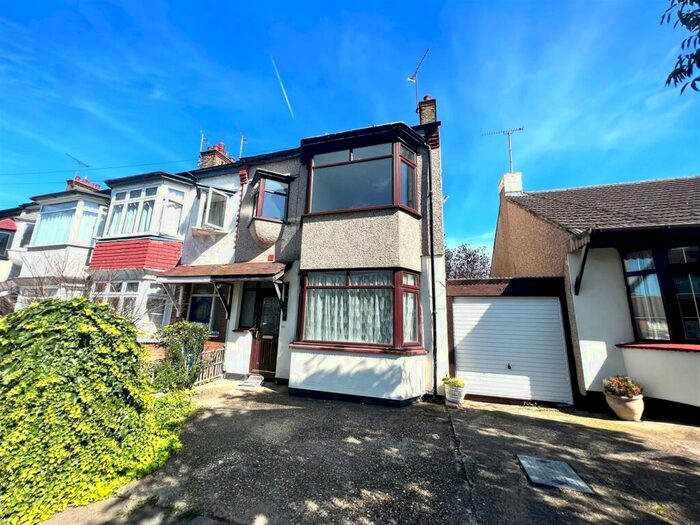 4 Bedroom House To Rent In Northview Drive, Westcliff-On-Sea, SS0