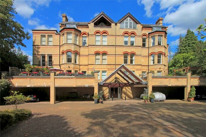 2 Bedroom Flat To Rent In Summerhill Court, South Park, Sevenoaks, Kent, TN13