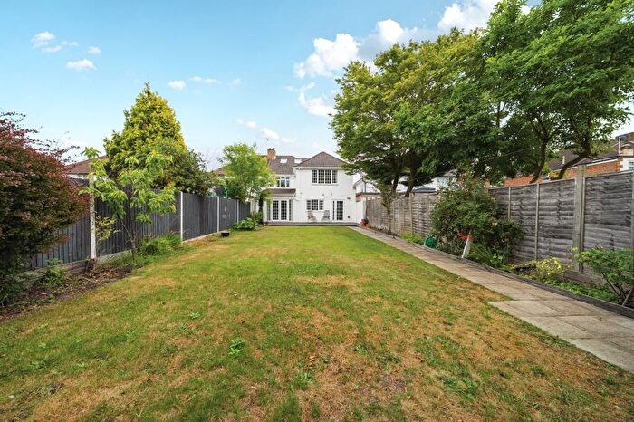 5 Bedroom Semi-Detached House For Sale In Langley, SL3