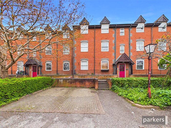 1 Bedroom Apartment To Rent In Lynden Mews, Dale Road, Reading, Berkshire, RG2