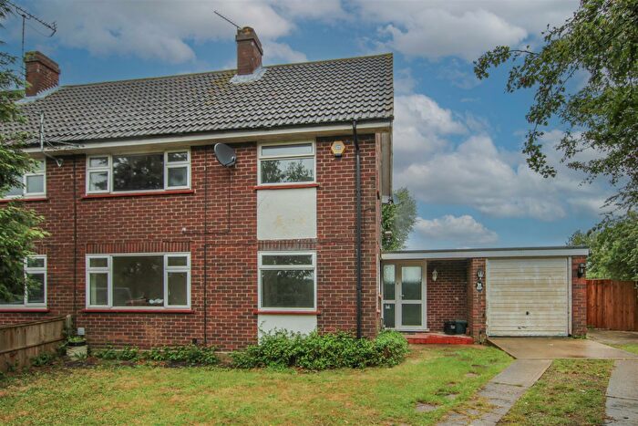 3 Bedroom Semi-Detached House For Sale In Billericay Road, Herongate, Brentwood, CM13