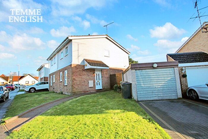 3 Bedroom Semi-Detached House For Sale In Burlington Court, Basildon, SS13