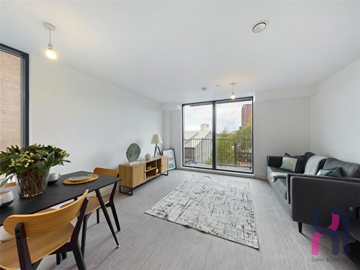 2 Bedroom Flat To Rent In The Landmark, Oldfield Road, Salford, M5