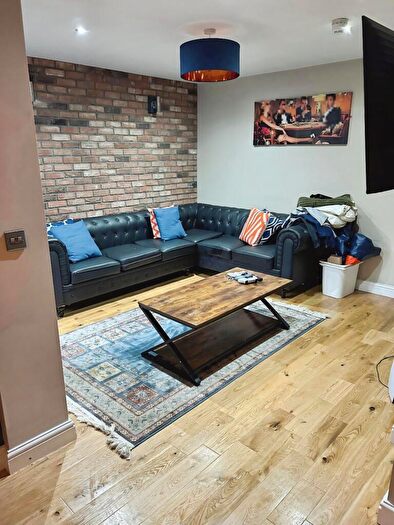 6 Bedroom Terraced House To Rent In Moseley Road, Fallowfield, M14