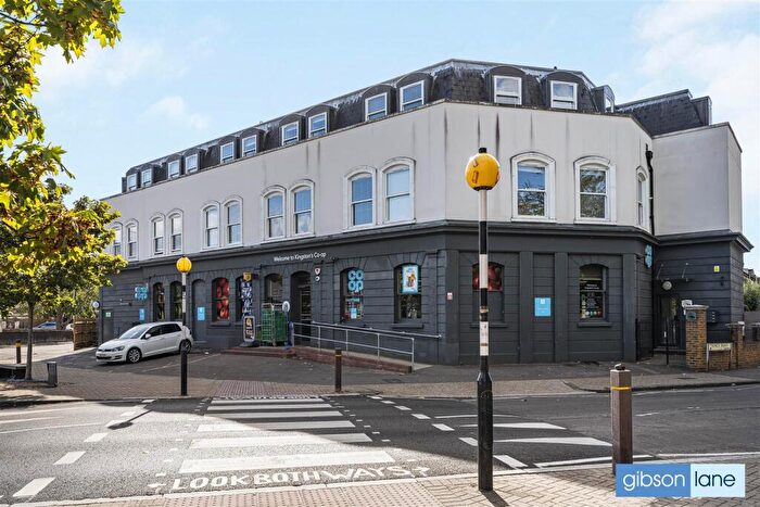 3 Bedroom Flat To Rent In Primula Court, Kings Road, KT2