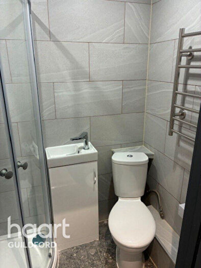 1 Bedroom Flat To Rent In Raymond Crescent, Guildford, GU2