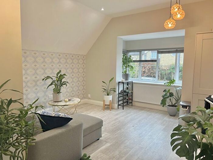 2 Bedroom Flat To Rent In Upper Road, Kennington, Oxford, OX1