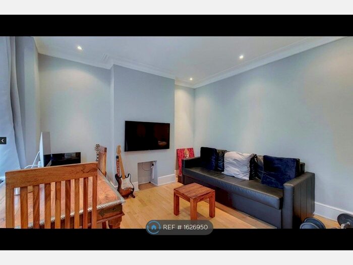 2 Bedroom Flat To Rent In Queenspark, London, W10