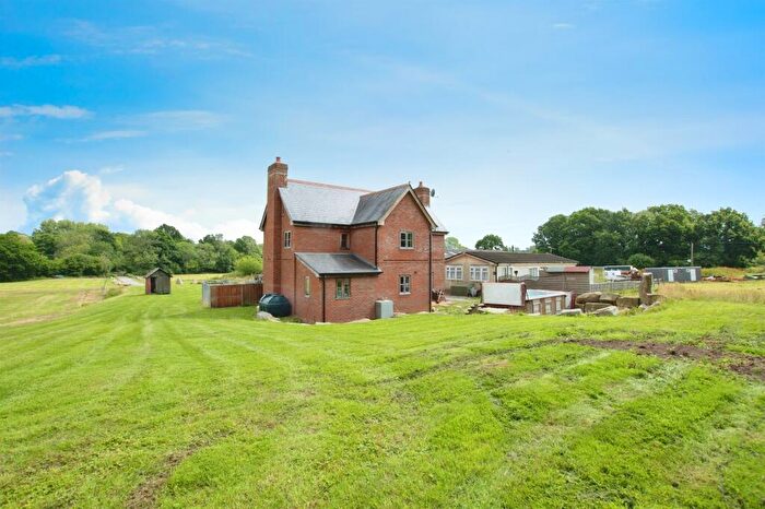 5 Bedroom Detached House For Sale In Crendell, Fordingbridge, SP6