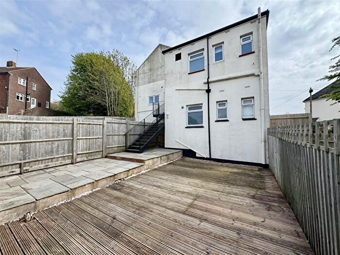 2 Bedroom Flat To Rent In Chapel Path, Bexhill-On-Sea, TN40