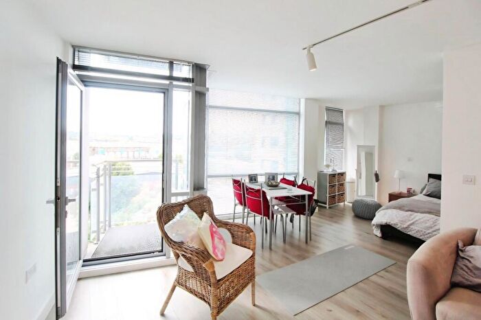 Flat To Rent In Ingram Street, Leeds, West Yorkshire, LS11