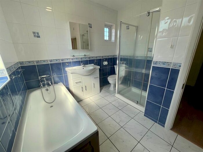 3 Bedroom Semi-Detached House To Rent In Cissbury Ring North, London, N12