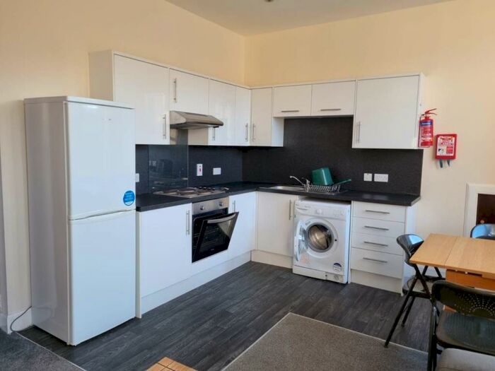 4 Bedroom Flat To Rent In / Commercial Street, DD1