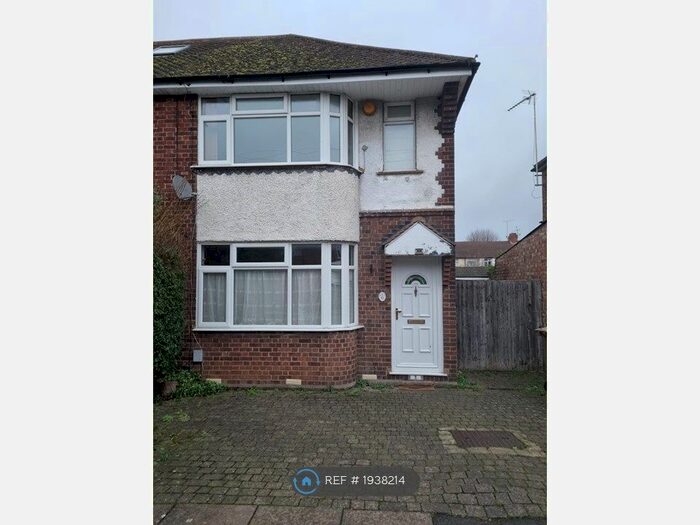 2 Bedroom Semi-Detached House To Rent In Wickstead Avenue, Luton, LU4