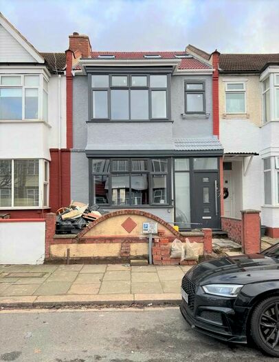 Studio To Rent In Dartmouth Road, West Hendon, Brent Cross, West Hendon, NW4
