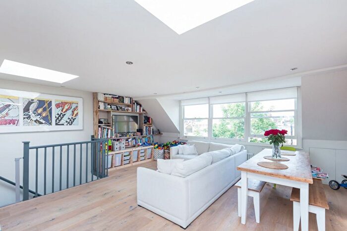 3 Bedroom Flat To Rent In Brackenbury Road, London, W6