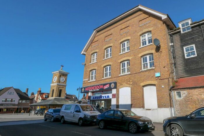 1 Bedroom Flat To Rent In Yewlands Drive, High Street, Hoddesdon, EN11