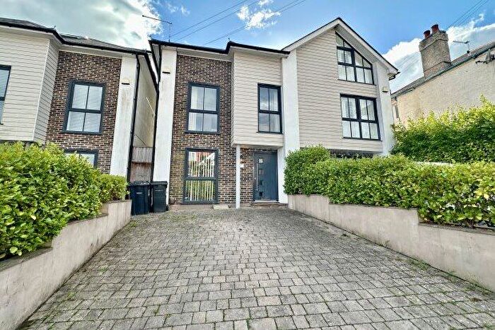 4 Bedroom Property To Rent In New Park Road, Bournemouth, BH6