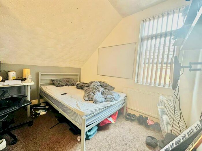 5 Bedroom House To Rent In Midland Avenue, Nottingham, NG7