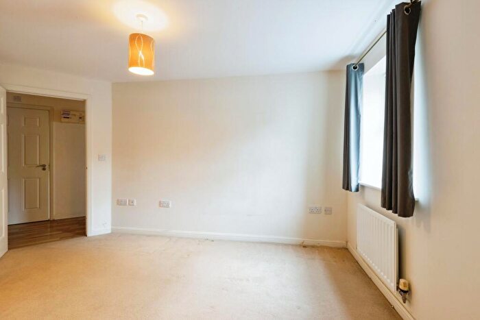 2 Bedroom Flat To Rent In Deans Court, Bishops Cleeve, GL52