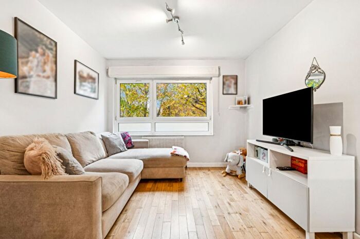 2 Bedroom Property For Sale In Bartholomew Close, Wandsworth, SW18