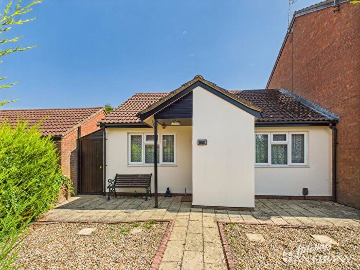 2 Bedroom Bungalow For Sale In Orwell Drive, Aylesbury, Buckinghamshire, HP21