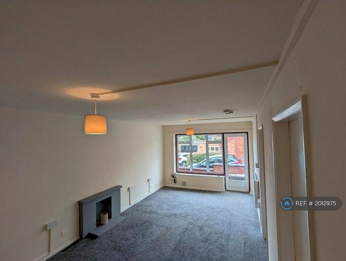 2 Bedroom Flat To Rent In East Road, Bromsgrove, B60