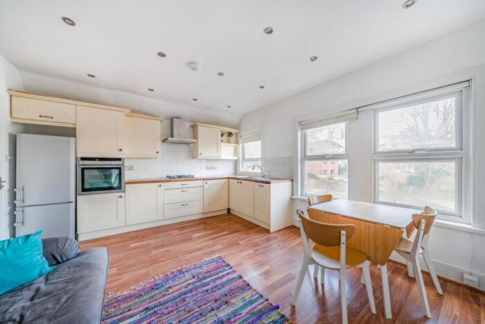 1 Bedroom Flat For Sale In Archway Road, Highgate, London, N19