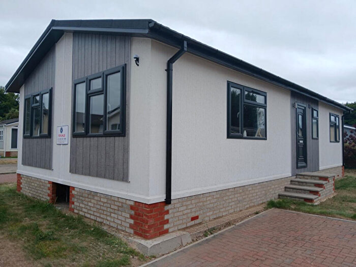2 Bedroom Park Home For Sale In Bury St. Edmunds, Suffolk, IP28