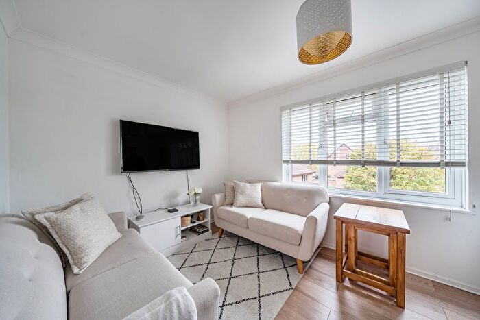 1 Bedroom Flat For Sale In Burpham, Guildford, Surrey, GU4
