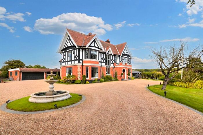 5 Bedroom Detached House For Sale In Childerditch Lane, Little Warley, CM13