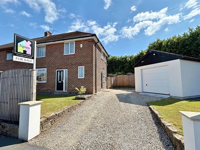 3 Bedroom Semi Detached House For Sale In Kingsway, Garforth, Leeds, LS25