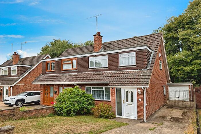 3 Bedroom Semi-Detached House To Rent In Longleat Gardens, SO16