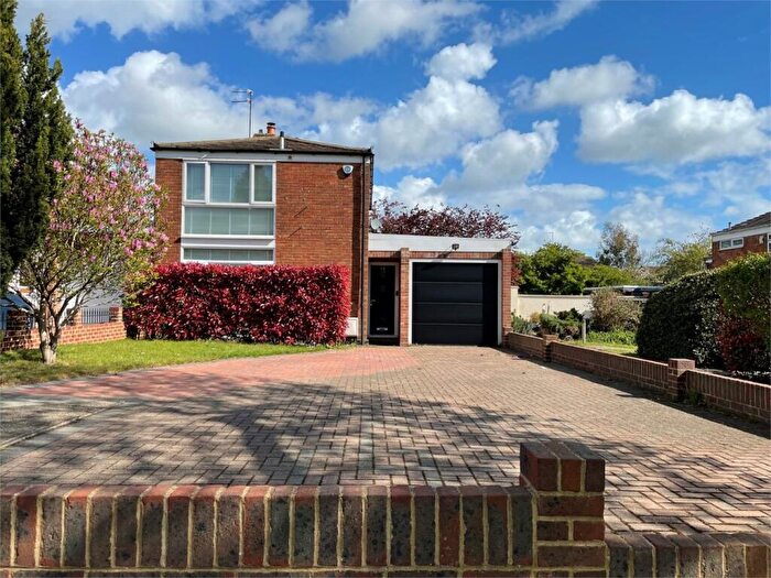 3 Bedroom Detached House For Sale In Speldhurst Close, Bromley, BR2
