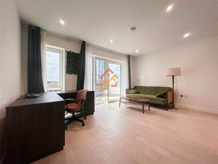 1 Bedroom Flat To Rent In Holland House, Parr's Way, London, W6