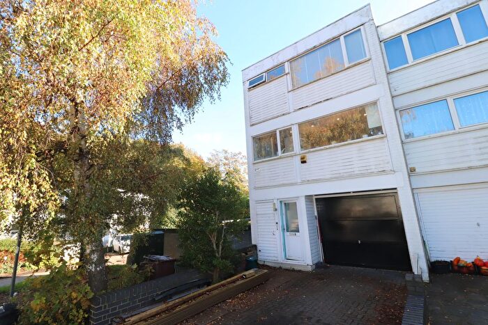 4 Bedroom End Of Terrace House To Rent In Cameron Close, Brentwood, CM14