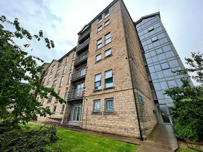2 Bedroom Flat To Rent In Westbury Street, Elland, West Yorkshire, HX5