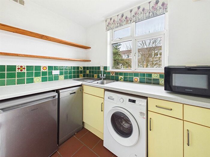 1 Bedroom Flat To Rent In Tenters House, Teddington, TW11